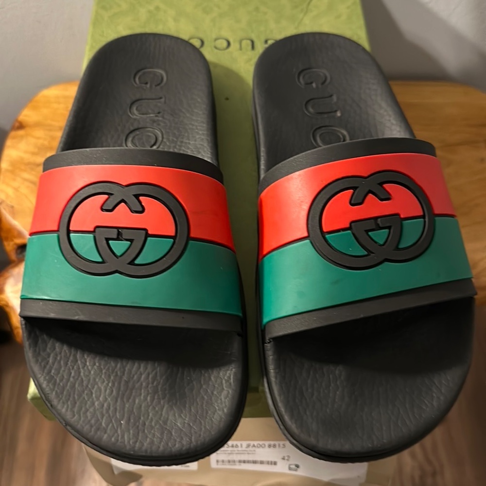 Gucci men slides. Large GG on top (used). Worn once….. - Picture 4 of 4